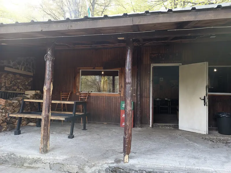 Bai Krastyo Shelter