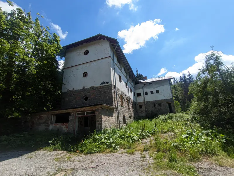 Bor Hut (ruins)