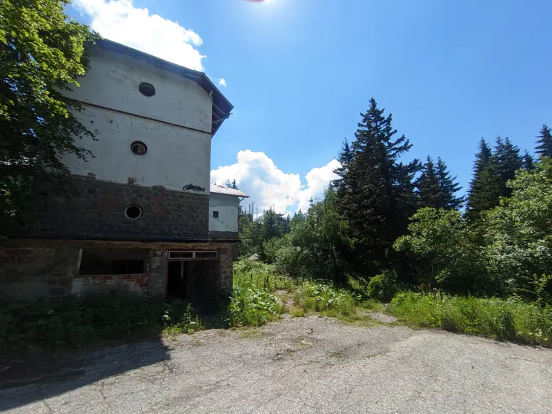 Bor Hut (ruins)