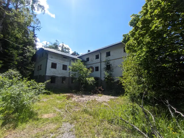 Bor Hut (ruins)