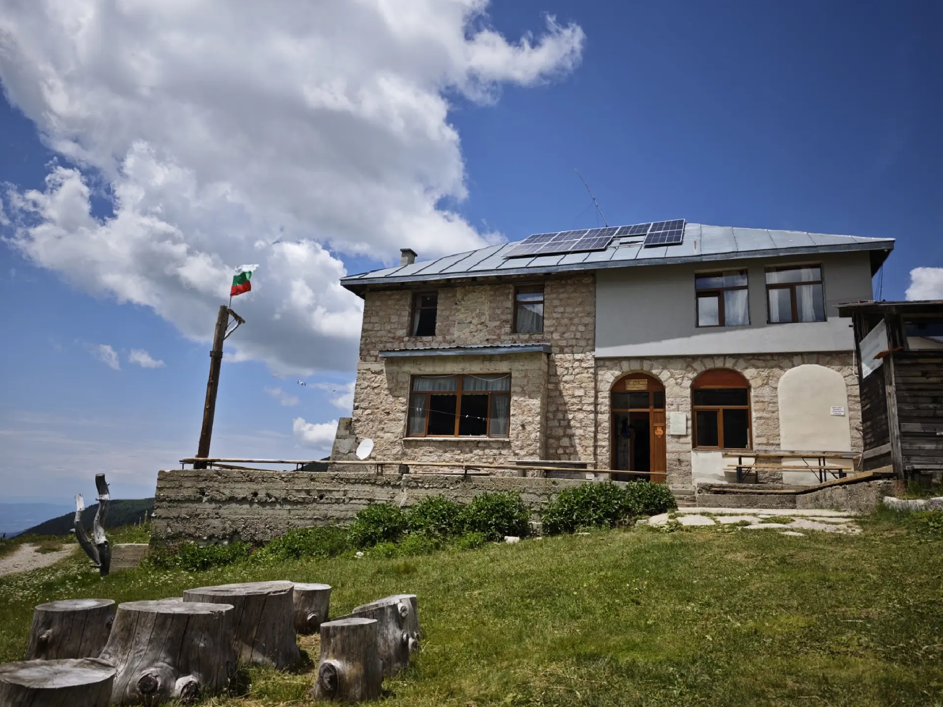 Macedonia Hut