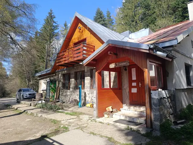 Planinets Hut