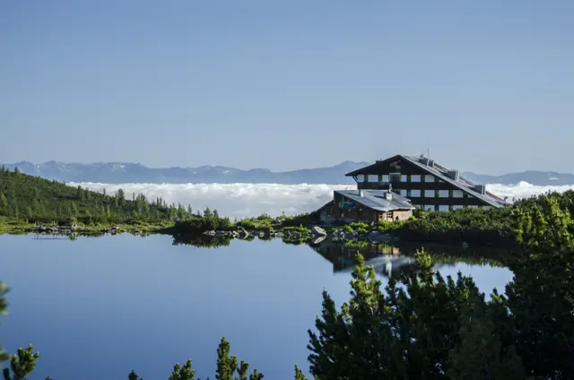 Bezbog Hut