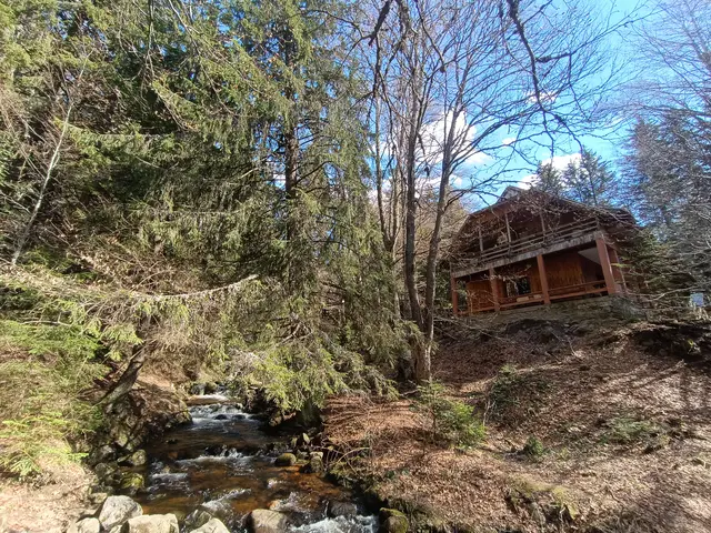 Momina Skala Hut