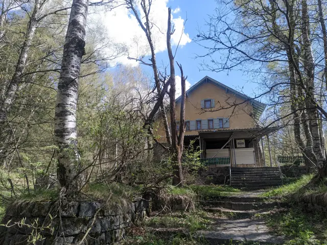 Belite Brezi Hut