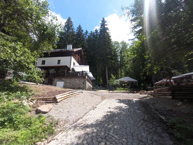 Kuker Hut