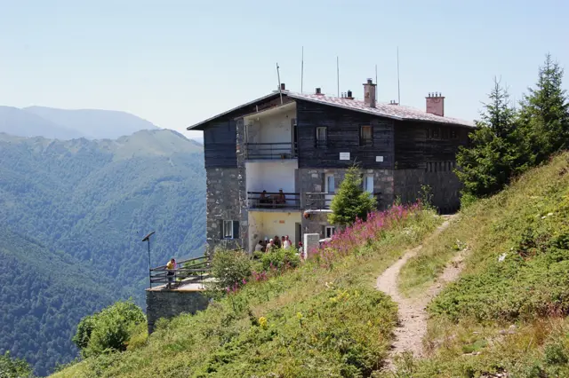 Kozya Stena Hut