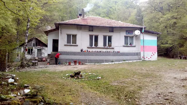 Balkanski Rozi Hut