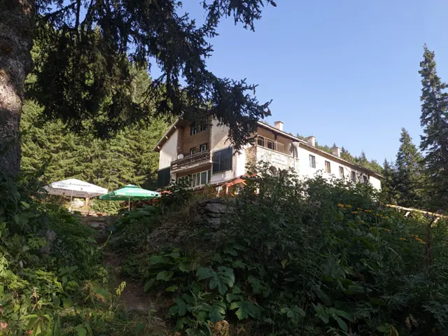 Skakavitsa Hut