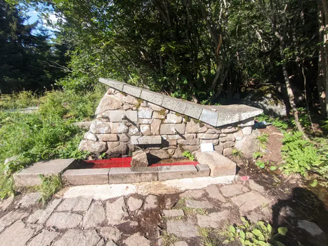 Fountain near Kumata Hut