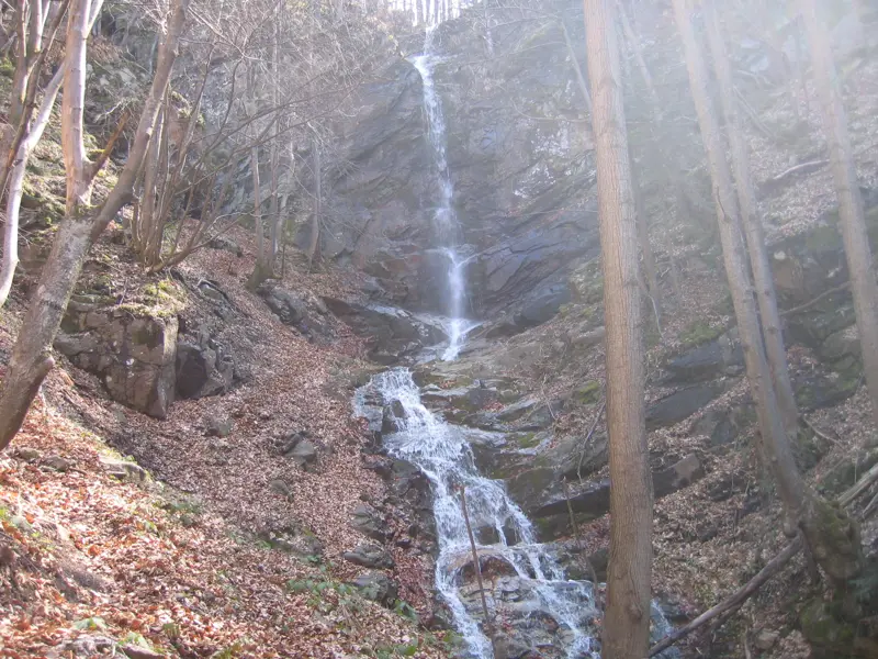 Skalovitets Waterfall