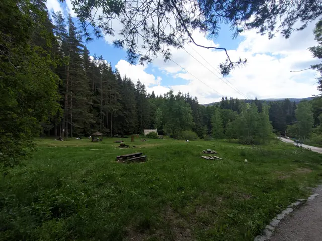 Momina Skala Hut – Zlatnite Mostove