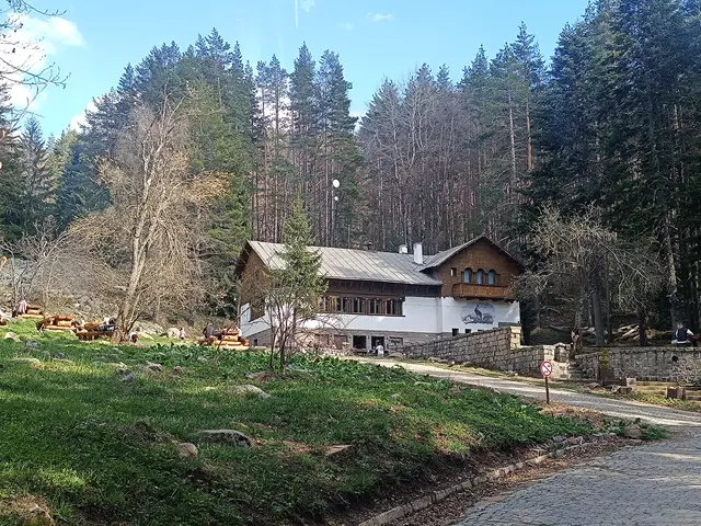 Momina Skala Hut -> Septemvri Hut